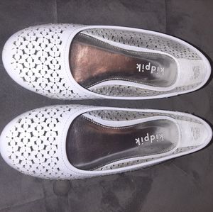 Kidpik white casual shoes